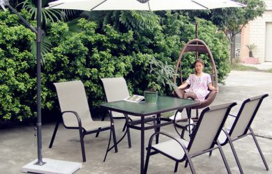báo giá dù che nắng quán cafe — ảnh minh họa trên website