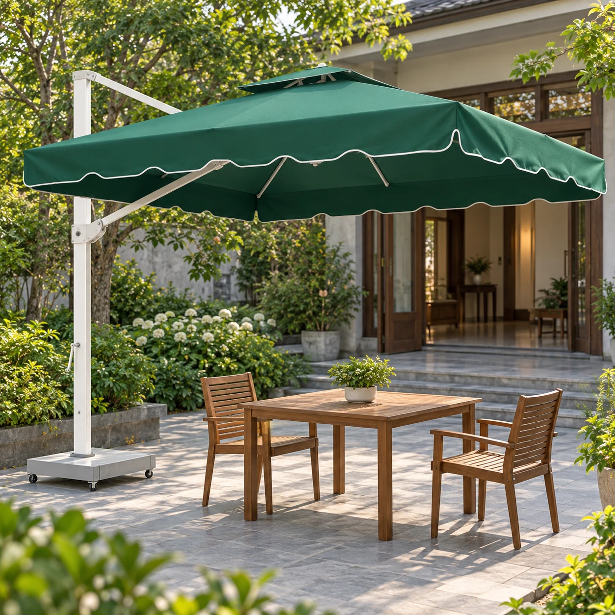 Đối chiếu vùng bàn và đường thu cất trước khi chọn cỡ Minh họa tán ô vuông xanh có diềm, trụ trắng lệch bên cạnh vùng bàn sân vườn