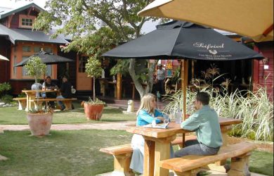 Dù trang trí quán cafe