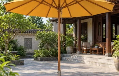 Minh họa ô chính tâm tán vàng với cán gỗ, nan gỗ và chân đế vuông
