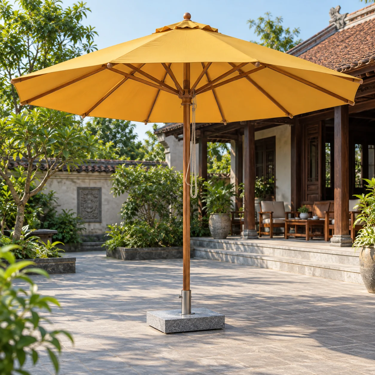 Minh họa ô chính tâm tán vàng với cán gỗ, nan gỗ và chân đế vuông