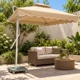 Minh họa ô lệch tâm tán vuông màu be che góc sofa sân vườn dưới nắng