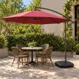 Minh họa ô lệch tâm tán tròn đỏ đất, tay đỡ cong cạnh bàn tròn và ghế cafe